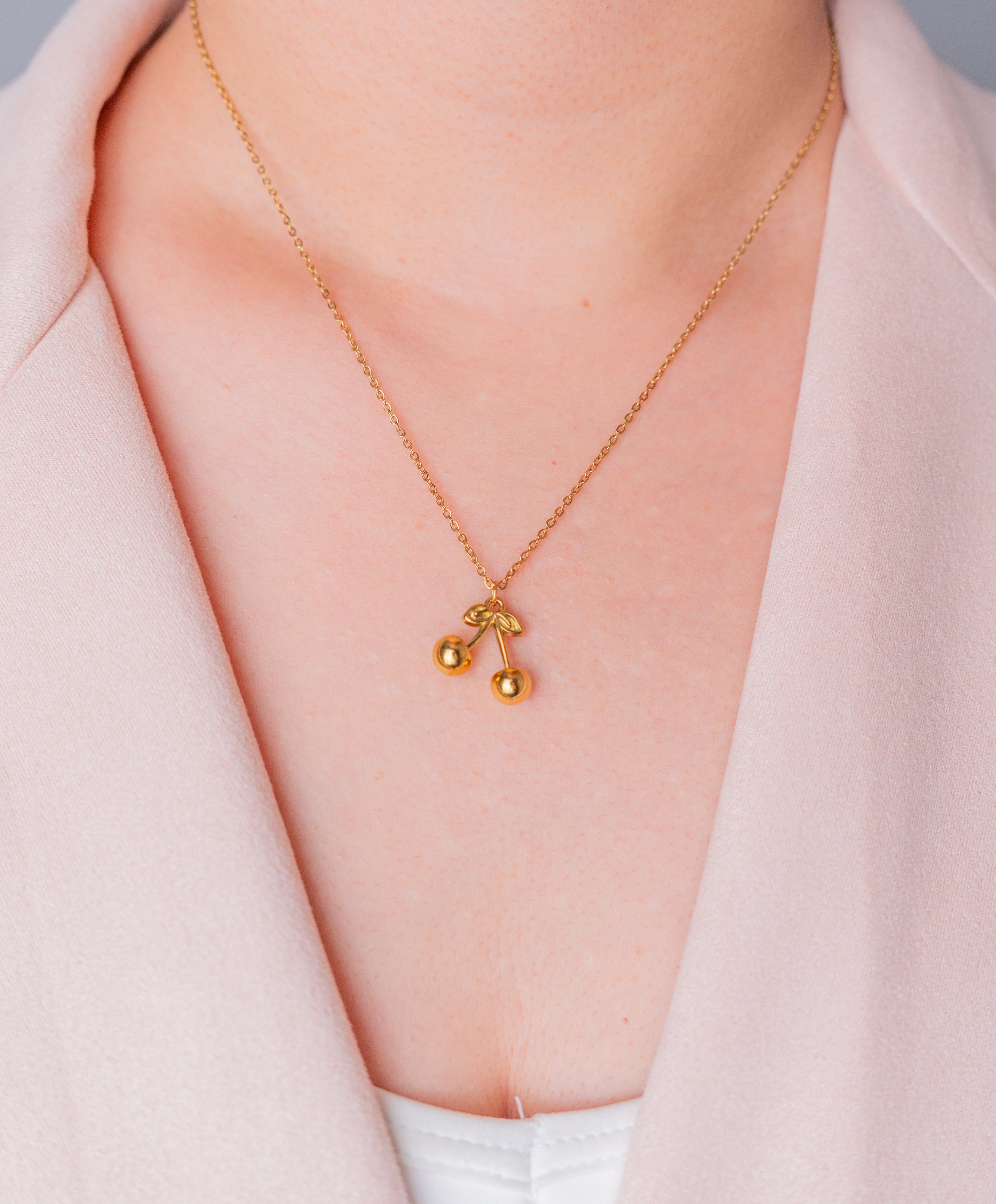 Cadena Box + Dije Cherry Dorada - Mujer