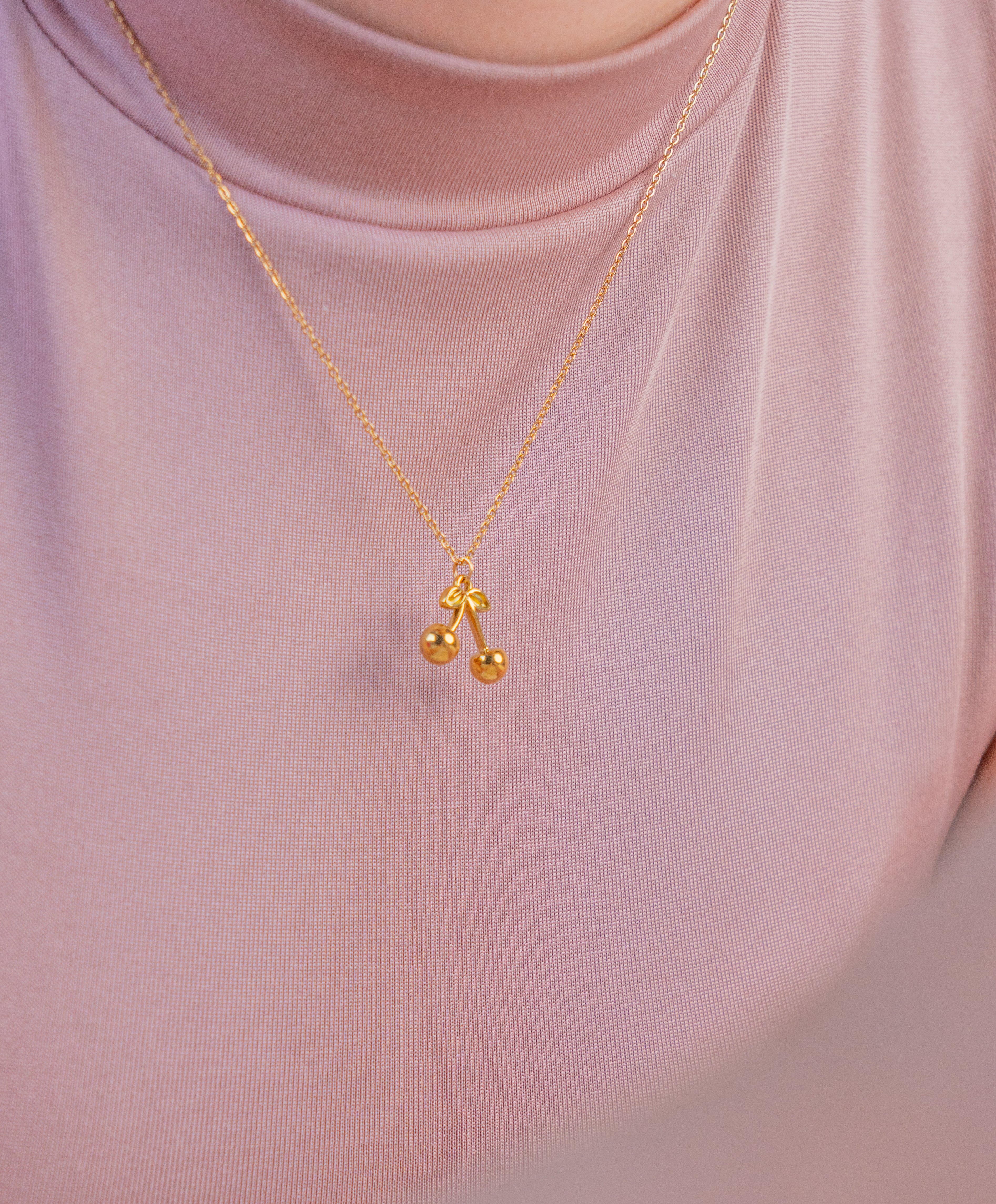 Cadena Box + Dije Cherry Dorada - Mujer